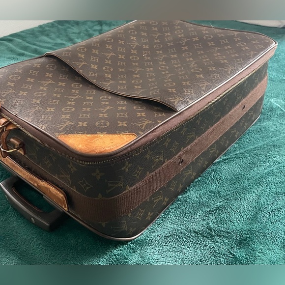 Authentic Louis Vuitton Rolling Suitcase - Picture 2 of 16